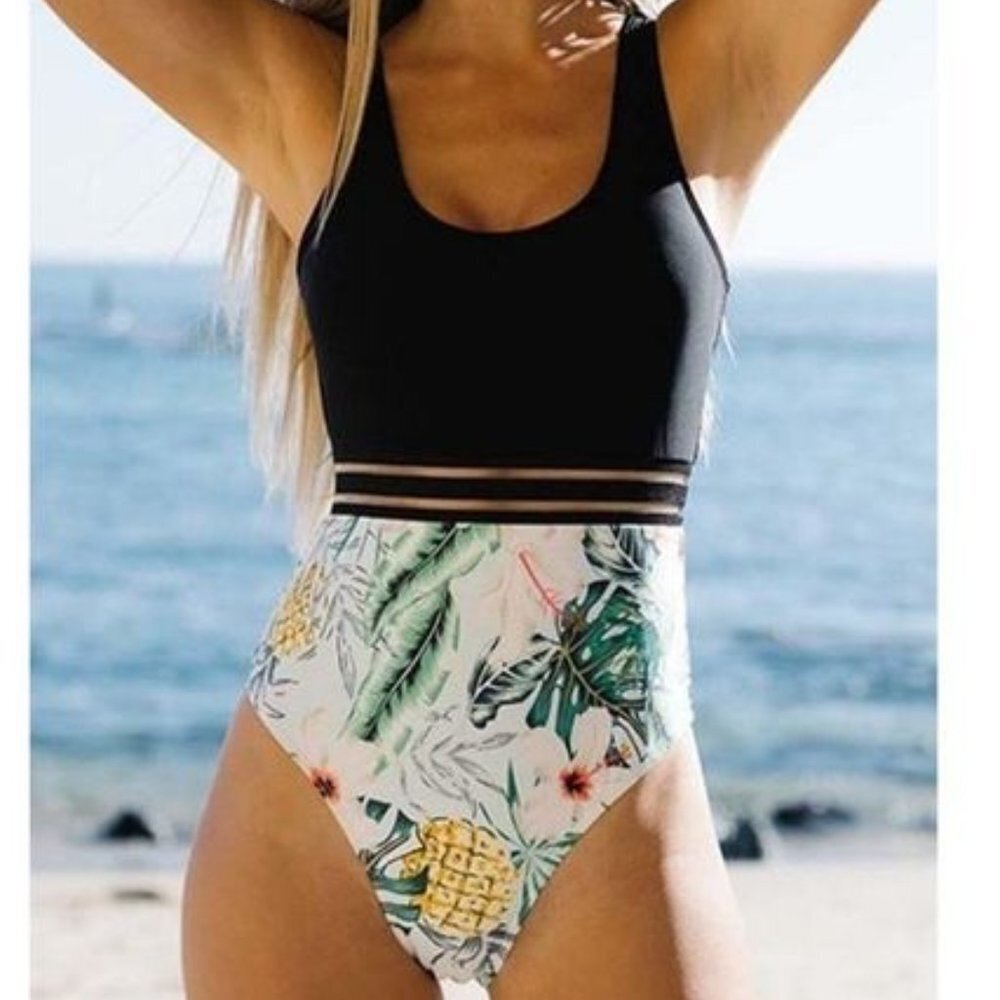C+D+M Black Floral Print One Piece Swimsuit Swimwear Beach Cruise Vacation NWT